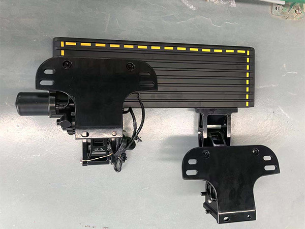 在更換配件時應遵循專業操作規程使用合適的工具和設備